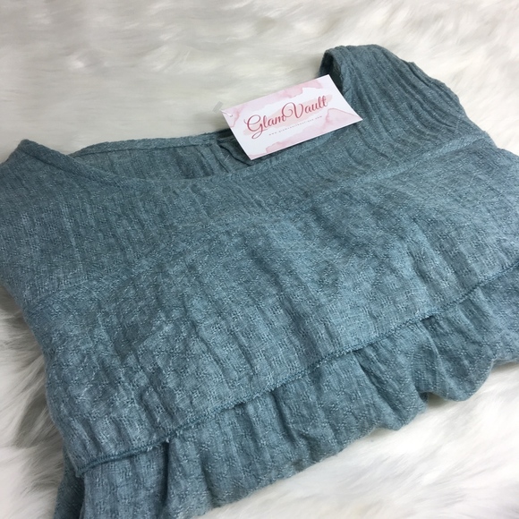 Soft Woven Textured Layered Top - Picture 4 of 7